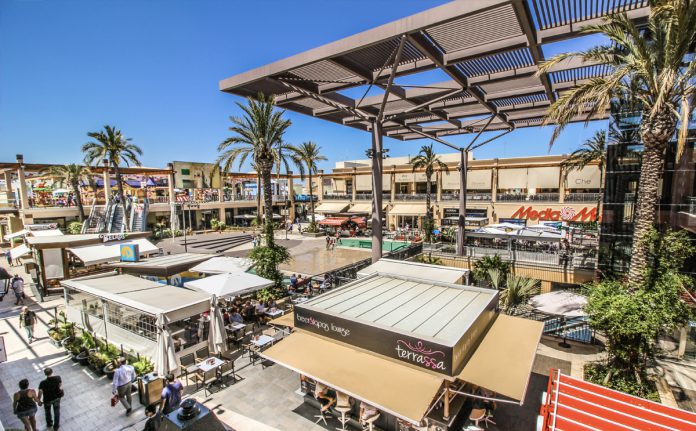 La Zenia Boulevard host reopening party