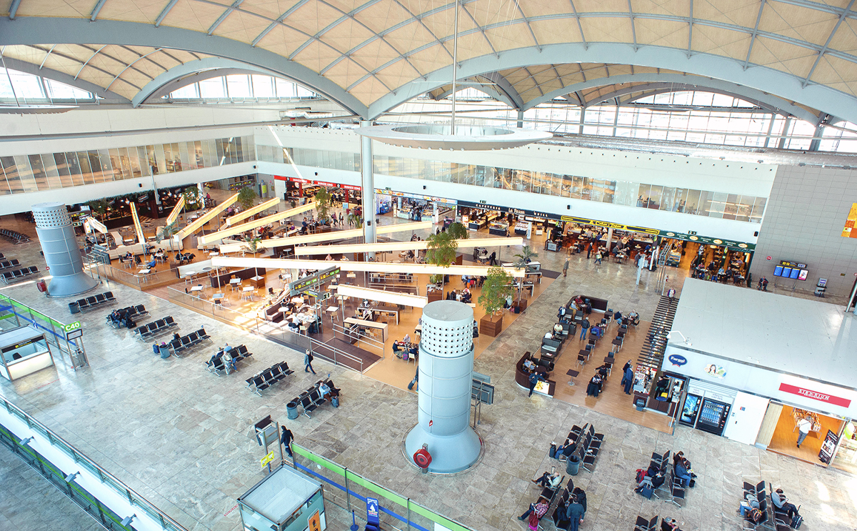 Alicante airport expects 30,000 visitors and 300 flights