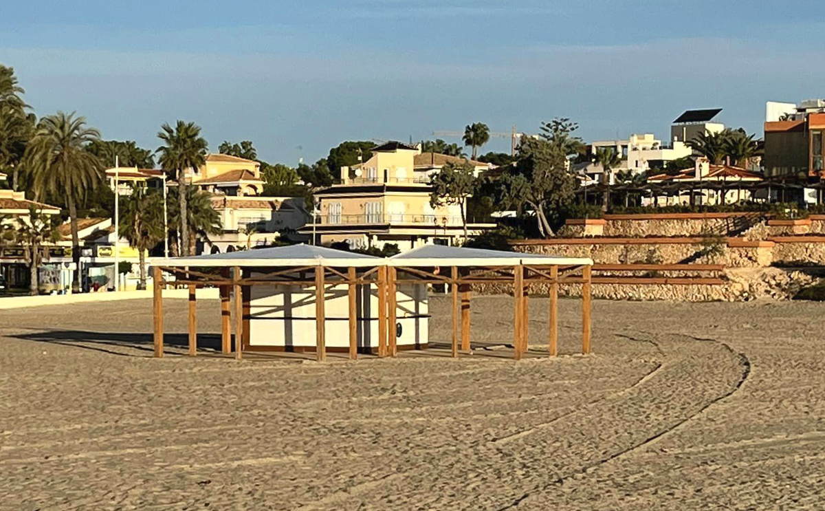 Chiringuitos beach bars removed from Orihuela Costa