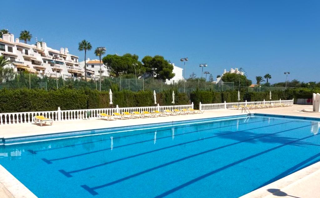 Bars and restaurants with pools in Orihuela Costa